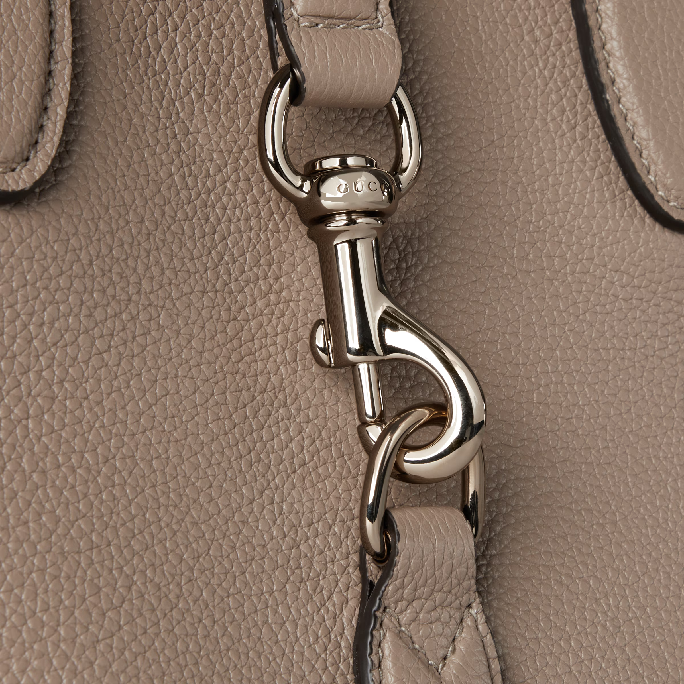 G*u*i medium tote bag with hook closure 806205 (31*22.5*10cm)